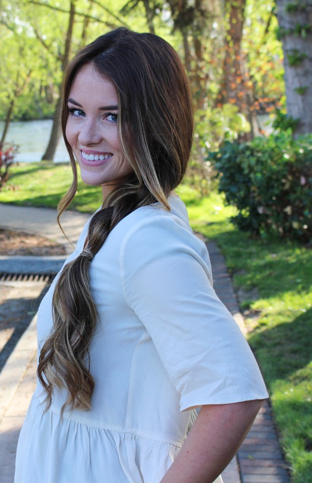 Long loose braid with light brown hair. Braids and hairstyles to copy. 