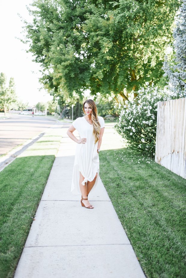 Summer flow dress! White light summer and spring style for women and moms. Tie knot dress. 